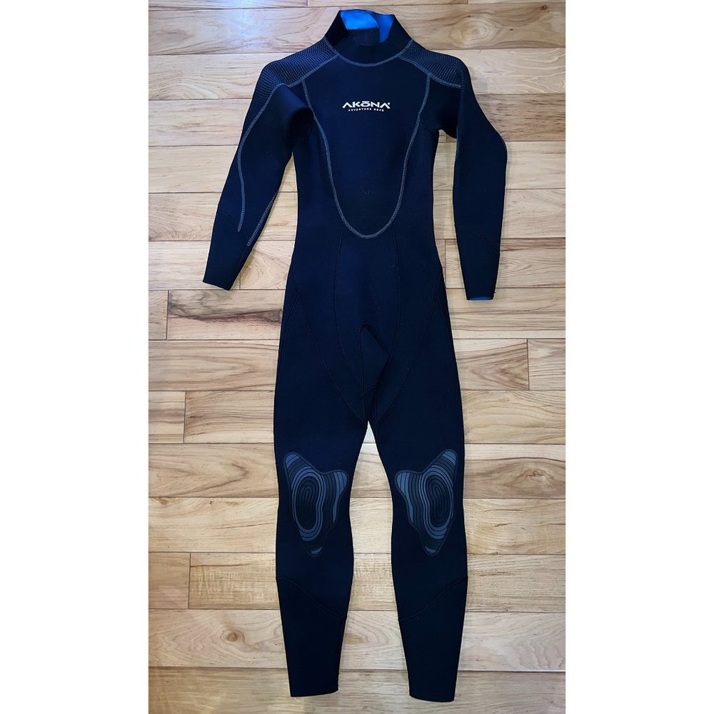Akona Adventure Gear Women’s long sleeve back zip wet suit size 5/6